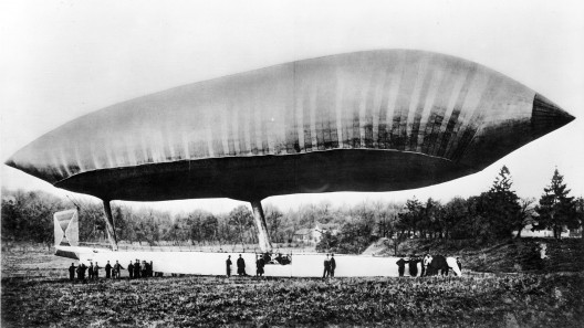 La France was fully controllable electric airship with a 436 kilogram (960 pound) flow battery