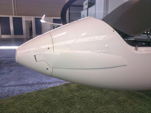 Folded propeller adds very little drag, according to Idaflieg report.  Photo courtesy of LZ design d.o.o.