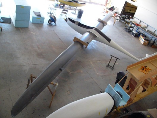 15-meter (49.2 foot) wing is extraordinarily slender, helping the airplane achieve a 50:1 lift-drag ratio
