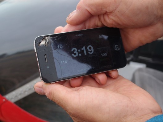 More than just a clock, smartphone displays Quark's battery status, temperatures